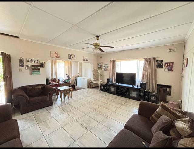 3 BEDROOM HOUSE FOR SALE IN YELLOWWOOD PARK